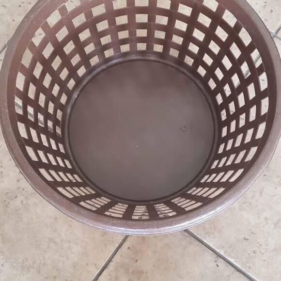 Laundry basket vintage Plastic Brown Lattice Work Laundry Basket 20" x 11" - Picture 2 of 6